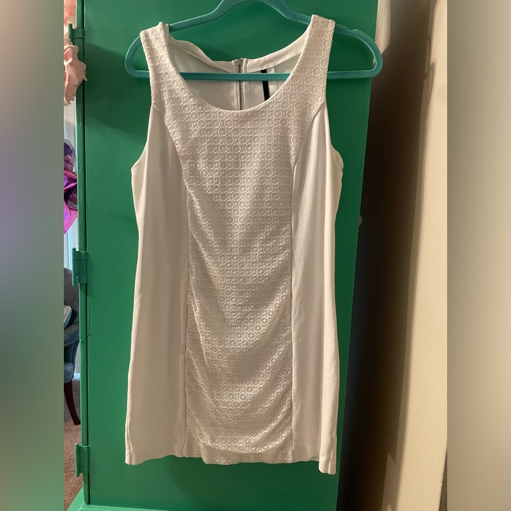 Kensie Body Com White Sleeves Dress in Large